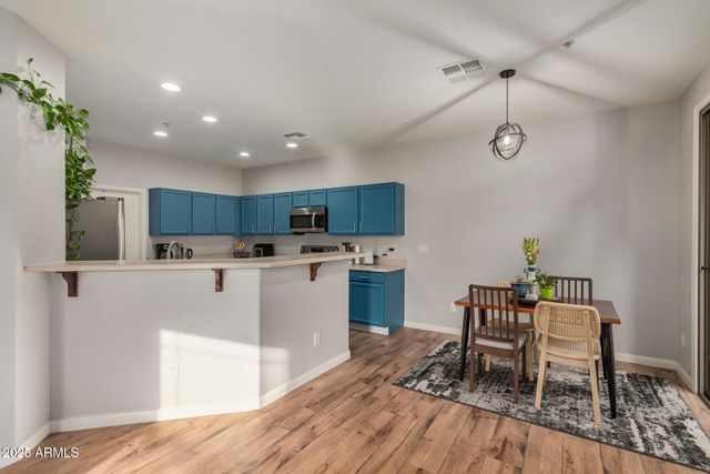 2925 E DUNBAR Drive, Phoenix, AZ 85042