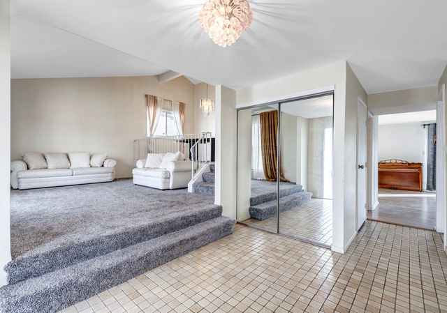 1651 W Goldengate Drive, Addison, IL 60101