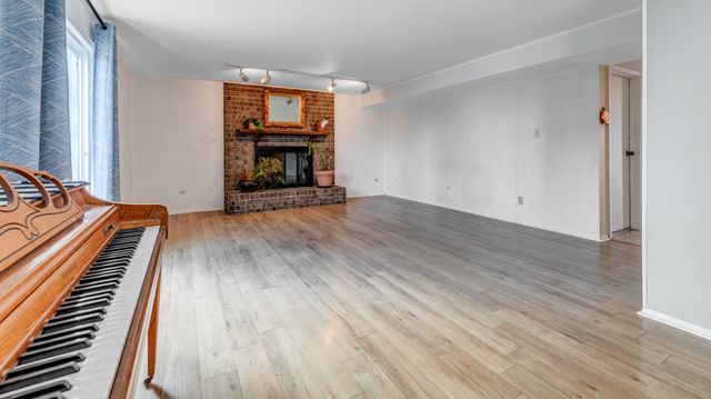 1651 W Goldengate Drive, Addison, IL 60101