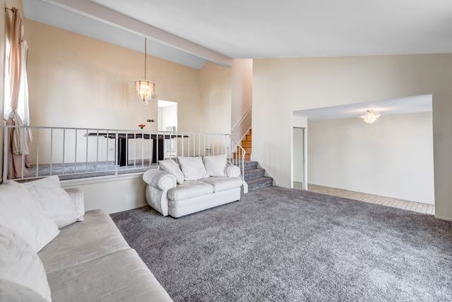 1651 W Goldengate Drive, Addison, IL 60101