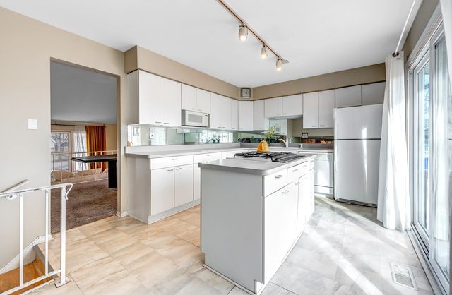 1651 W Goldengate Drive, Addison, IL 60101