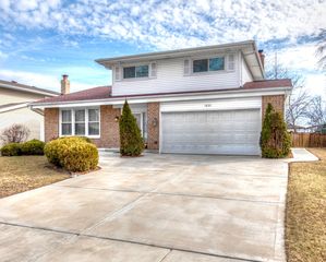 1651 W Goldengate Drive, Addison, IL 60101