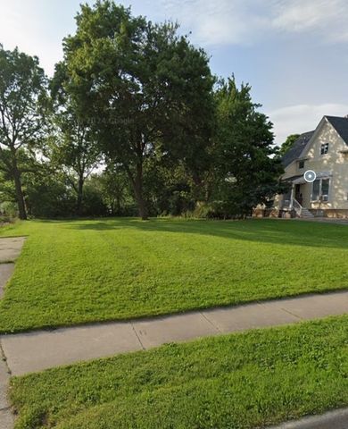 625 S Lake Street, Aurora, IL 60506