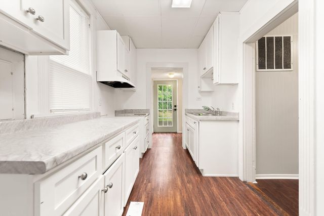 83 W French Avenue, Burnside, KY 42519
