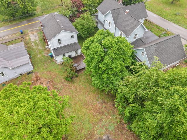 83 W French Avenue, Burnside, KY 42519