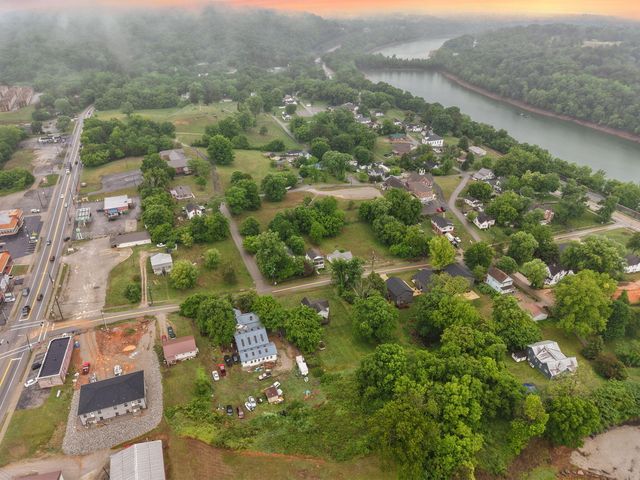 83 W French Avenue, Burnside, KY 42519