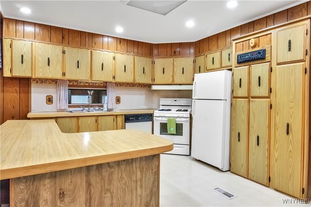 41 South Roxbury Drive, Hamburg, NY 14075