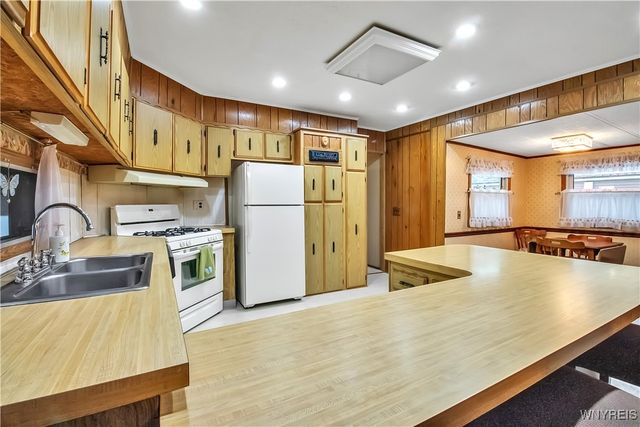 41 South Roxbury Drive, Hamburg, NY 14075