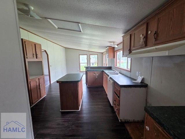 147 Barn Road Circle, Jesup, GA 31545