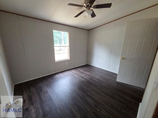 147 Barn Road Circle, Jesup, GA 31545