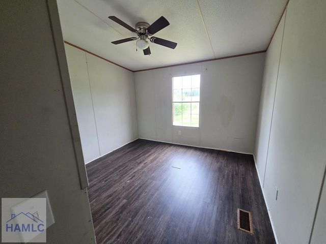 147 Barn Road Circle, Jesup, GA 31545