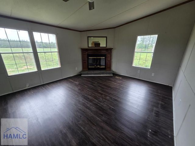 147 Barn Road Circle, Jesup, GA 31545