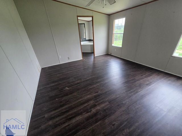 147 Barn Road Circle, Jesup, GA 31545