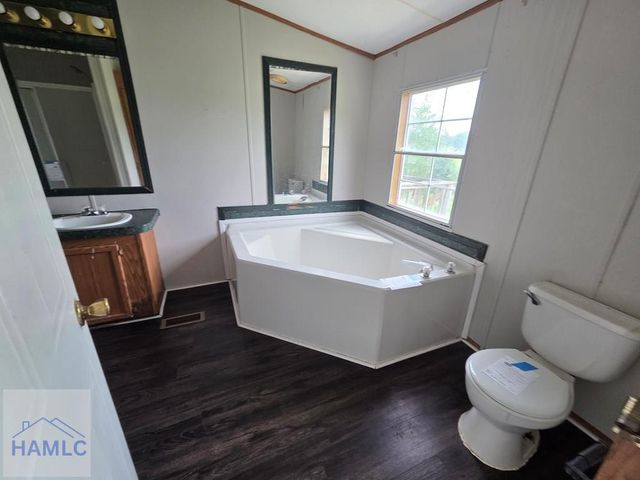 147 Barn Road Circle, Jesup, GA 31545