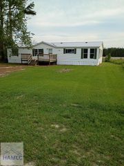 147 Barn Road Circle, Jesup, GA 31545