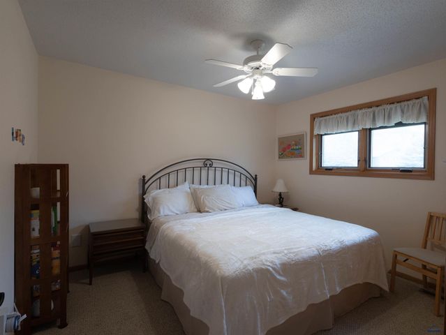 22907 FLUME LN, Rapid City, SD 57702