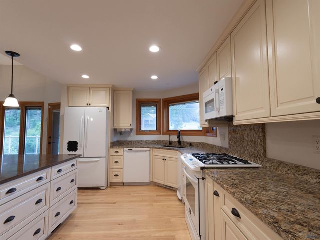 22907 FLUME LN, Rapid City, SD 57702