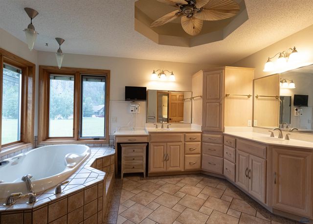 22907 FLUME LN, Rapid City, SD 57702