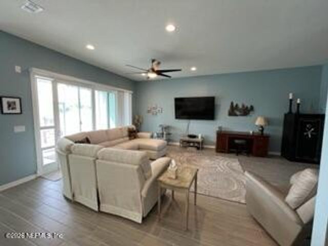 405 RUM RUNNER Way, St. Johns, FL 32259