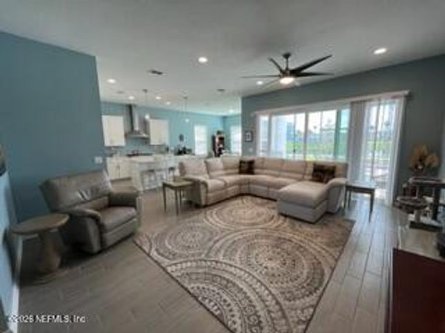 405 RUM RUNNER Way, St. Johns, FL 32259