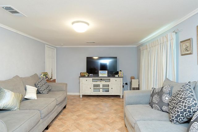 222 Sterling Dr, Houma, LA 70363