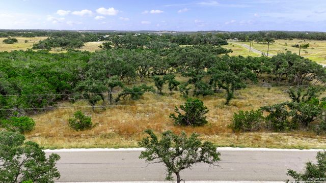 701 Windmill Ridge Dr., Blanco, TX 78606