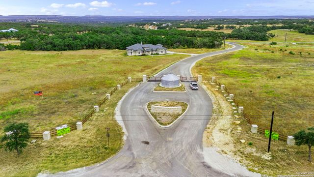 701 Windmill Ridge Dr., Blanco, TX 78606