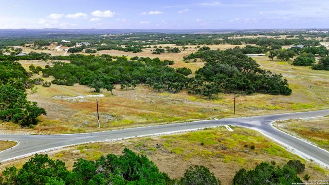 701 Windmill Ridge Dr., Blanco, TX 78606