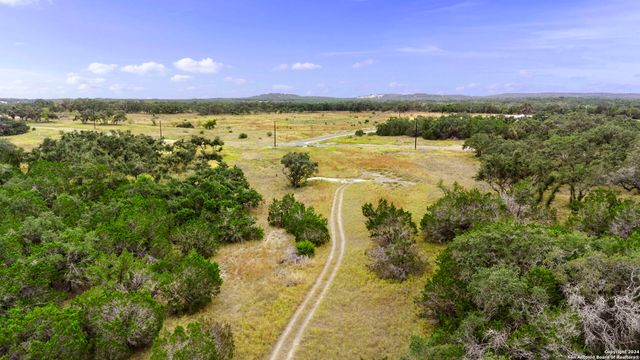 701 Windmill Ridge Dr., Blanco, TX 78606