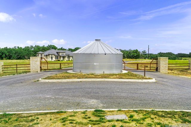 701 Windmill Ridge Dr., Blanco, TX 78606