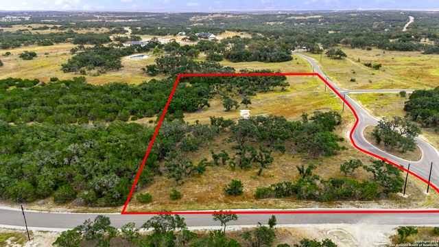 701 Windmill Ridge Dr., Blanco, TX 78606