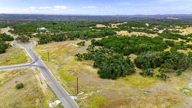 701 Windmill Ridge Dr., Blanco, TX 78606