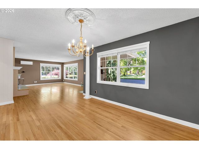 2251 LOUISIANA St, Longview, WA 98632