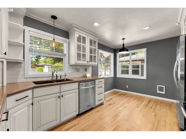 2251 LOUISIANA St, Longview, WA 98632