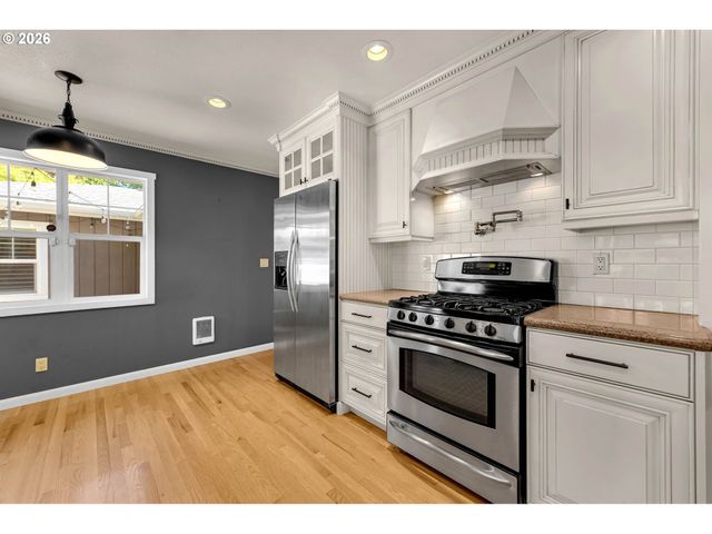 2251 LOUISIANA St, Longview, WA 98632