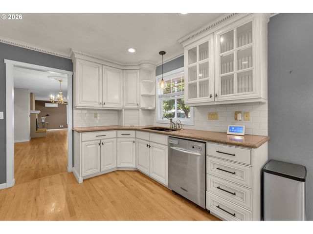 2251 LOUISIANA St, Longview, WA 98632