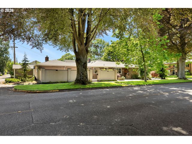 2251 LOUISIANA St, Longview, WA 98632
