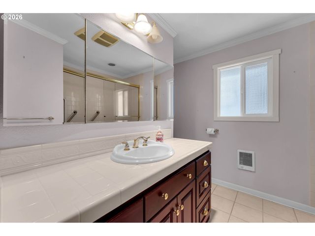 2251 LOUISIANA St, Longview, WA 98632