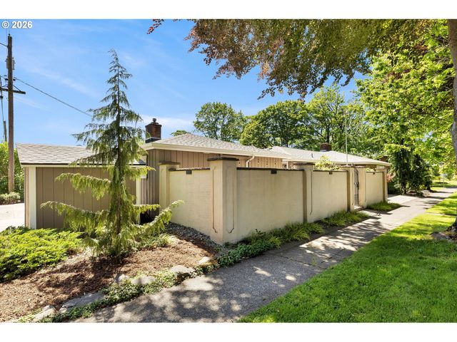 2251 LOUISIANA St, Longview, WA 98632