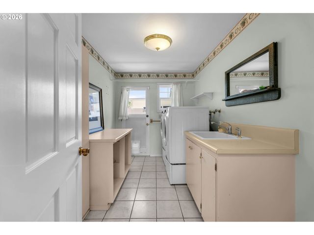 2251 LOUISIANA St, Longview, WA 98632