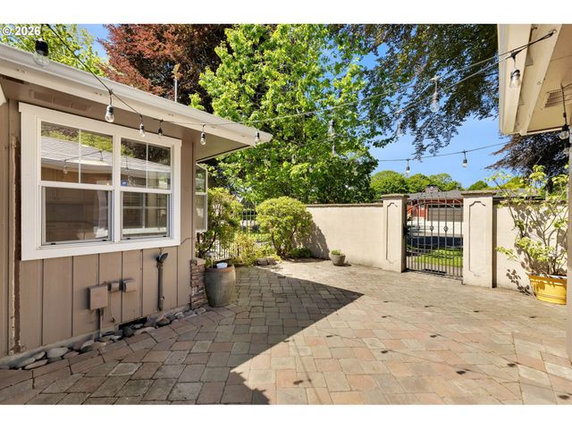 2251 LOUISIANA St, Longview, WA 98632
