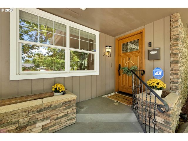 2251 LOUISIANA St, Longview, WA 98632