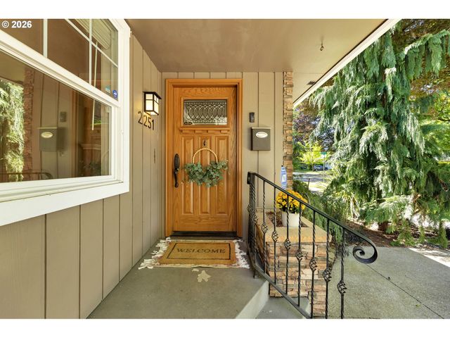 2251 LOUISIANA St, Longview, WA 98632