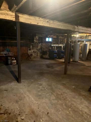 462 15Th Ave, Paterson City, NJ 07504