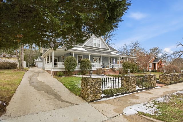 110 S Fairplay Street, Seneca, SC 29678