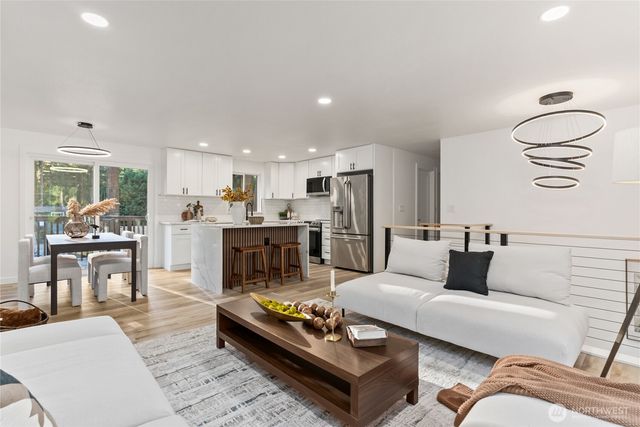 6018 190th Avenue Ct E, Lake Tapps, WA 98391