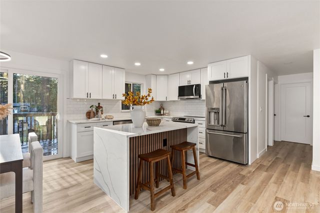 6018 190th Avenue Ct E, Lake Tapps, WA 98391