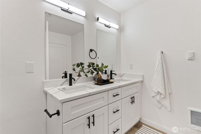 6018 190th Avenue Ct E, Lake Tapps, WA 98391