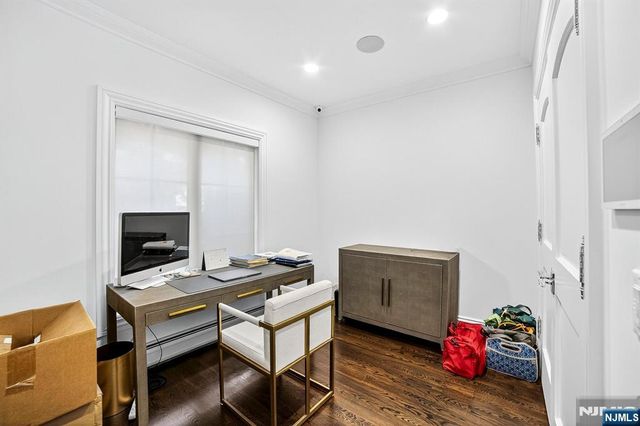 1096 Briar Way, Fort Lee, NJ 07024