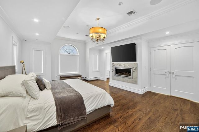 1096 Briar Way, Fort Lee, NJ 07024